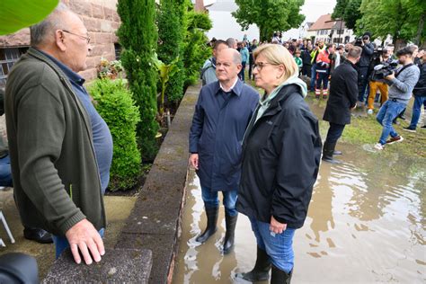 Hochwasser Leichte Entspannung Im Saarland Pegel Sinken Scholz