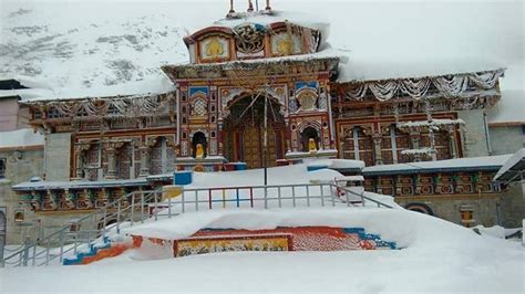 Uttarakhand: Badrinath Temple Wrapped Under Heavy Snow - Dynamite News