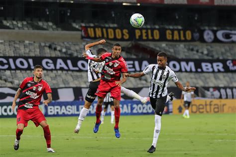 Atlético MG perde para Athletico PR e desperdiça chance de disparar no