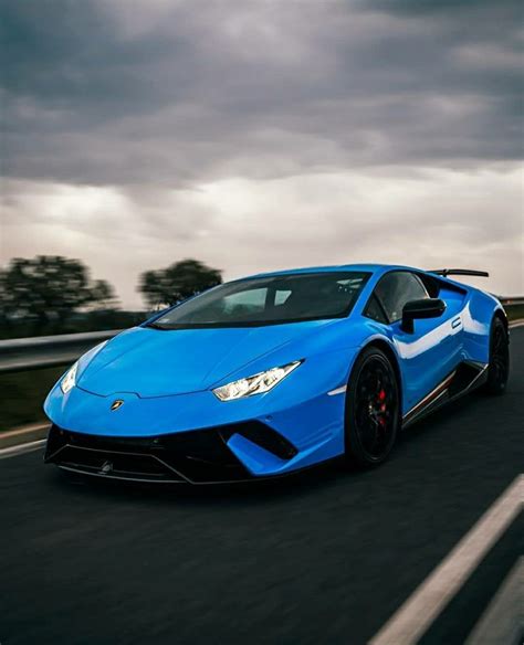 Pin oleh Denis Lespagne di Voitures lamborghini | Mobil klasik, Mobil, Biru