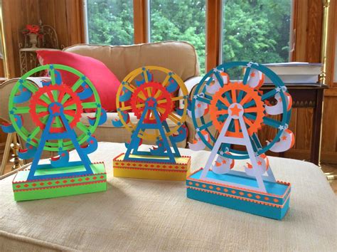 Papercrafts and other fun things: A Paper Ferris Wheel That Really Spins