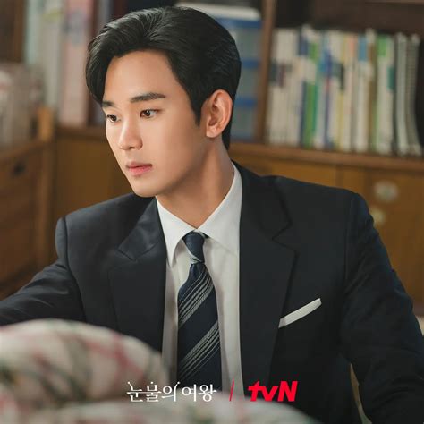 Kim Soo Hyun Sukses Raih Gelar Aktor Paling Populer Di Baeksang Arts