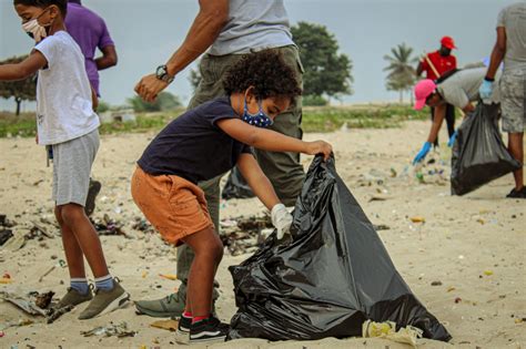 EcoAngola ANPG E DP World Organizam Campanha Na Praia Da Areia Branca