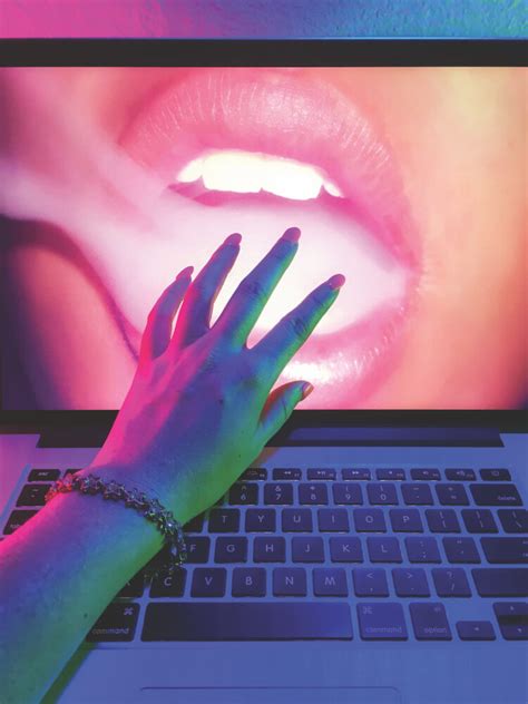 7 Hot Sexy Signe Pierce Bikini Pics