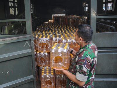 DISTRIBUSI MINYAK GORENG MURAH DI BANDUNG ANTARA Foto