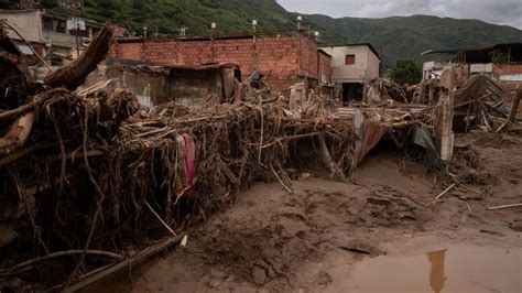 Las Tejerías las imágenes del letal deslave tras las lluvias