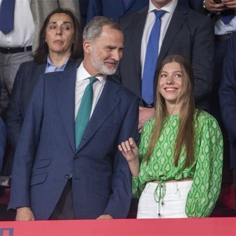 El Rey Felipe Vi Y La Infanta Sofía Muy Sonrientes En La Final De La