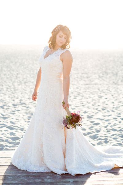 Vintage Style Lace Keyhole Back Wedding Dress With V Neck Rayna Ieie