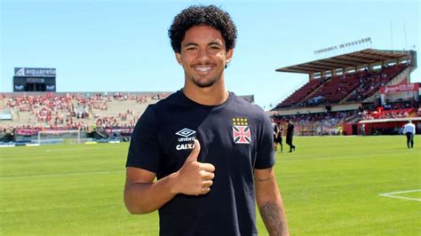 Douglas Luiz brinca Alisha Lehmann Vai para o Vasco Vasco Notícias