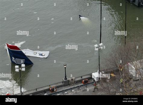 Us airways flight 1549 crash hi-res stock photography and images - Alamy