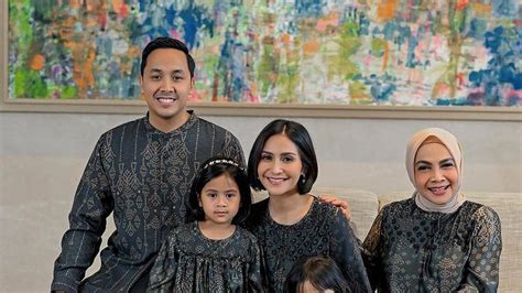 Inspirasi Baju Couple Saat Lebaran Dari Caca Tengker Hingga Syahrini