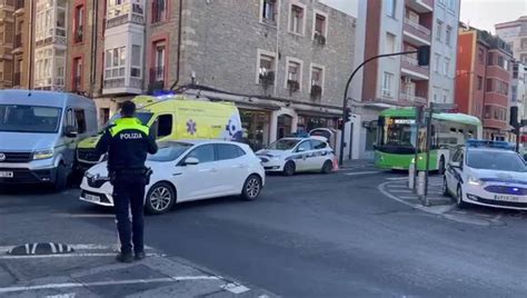 Una Ambulancia Choca Contra Otra Furgoneta En Vitoria El Correo