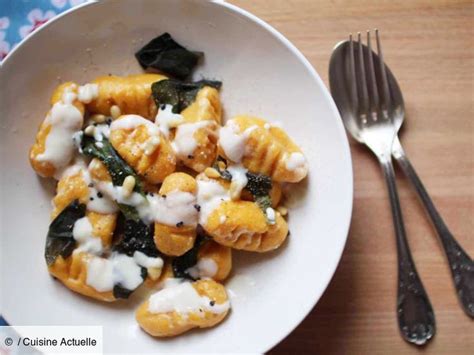 Gnocchis de patate douce sauce à la fourme et aux pignons Recette