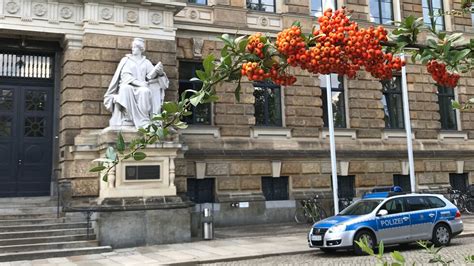 Doppelmord Prozess In Dresden Frau Des Angeklagten Als Zeugin Radio