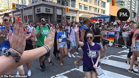 Bud Light Served As Official Sponsor At Toronto Pride Parade Daily Mail Online