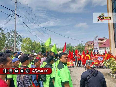 Buruh Berau Unjuk Rasa Tolak Upah Di Bawah Umk Dan Phk Sepihak A News