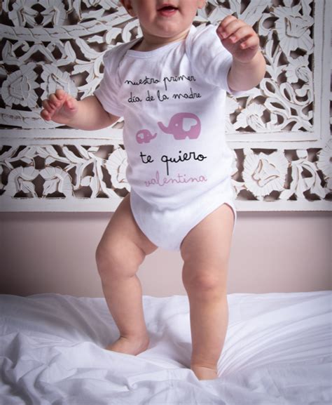 Body o Camiseta personalizada Nuestro primer día de la Madre Bebé Ratón