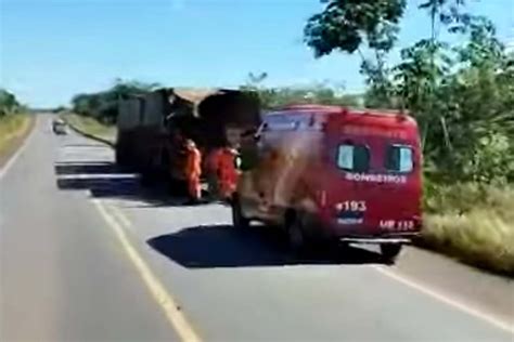 Acidente Entre Três Carretas E Um Carro Deixa Vítimas Feridas Na Br 364