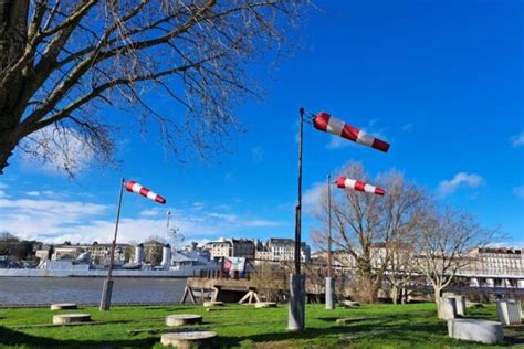 Vents violents jusquà 80 km h le département des Yvelines placé en