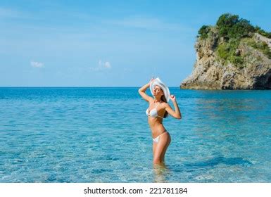 Sexy Beautiful Woman White Bikini Hat Foto Stok 222246466 Shutterstock