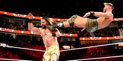 Seth Rollins Possibly Injured On Wwe Raw Rollins Helped Away After Raw