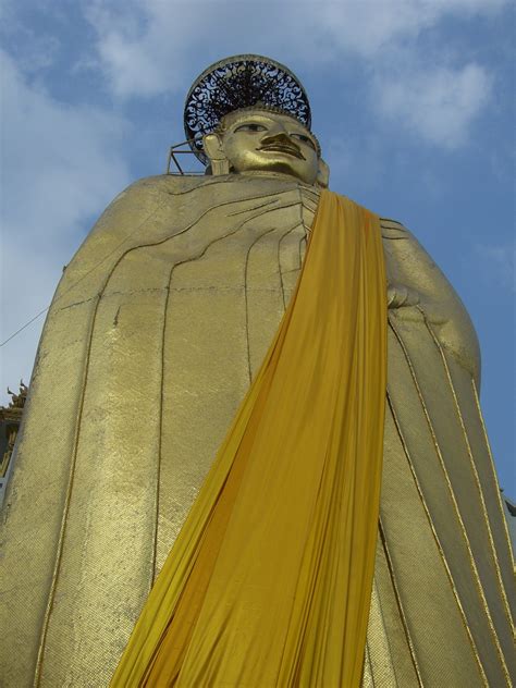 Fotos Gratis Ala Monumento Estatua Religi N Amarillo Tailandia