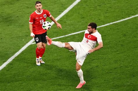 Milli Futbolcular Orkun Kökçü ve İsmail Yüksek Hollanda maçında