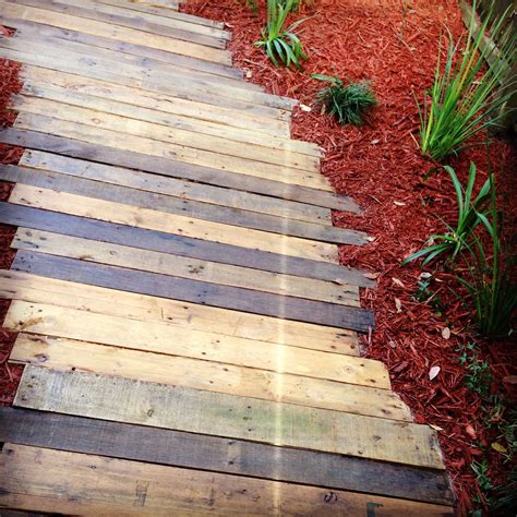 Diy Pallet Walkway Pallet Walkway Wood Walkway Outdoor Walkway