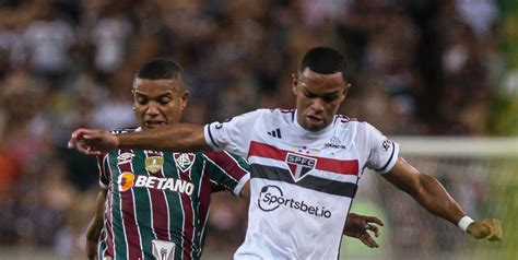 Em Duelo De Campeões São Paulo Acaba Derrotado Pelo Fluminense Jornal De Itatiba