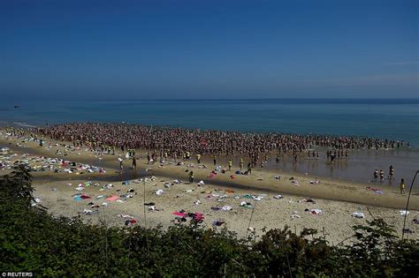 2500 Women Set New Guinness World Record For Mass Skinny Dipping