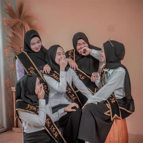 Wisuda Gambar Teman Wisuda Pemotretan