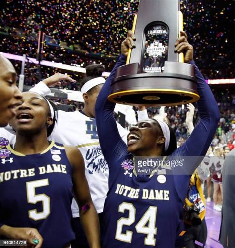 Notre Dame Fighting Irish Women Photos And Premium High Res Pictures