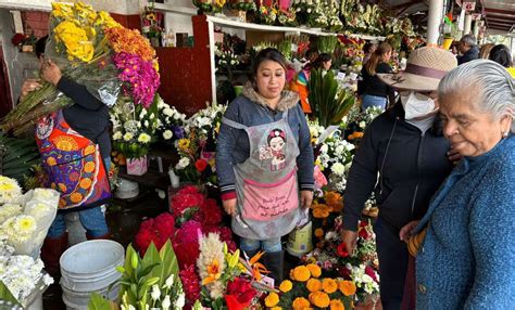 Despliegan 2 mil policías en panteones de Toluca para resguardar a los