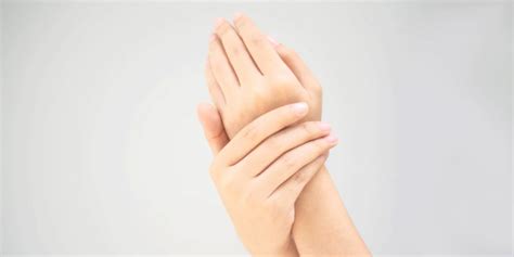 How To Heal Cracked Hands: Causes Of Dry And Cracked Hands