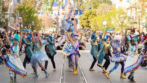 A Career In Performing Arts The Magic Happens Parade At Disneyland