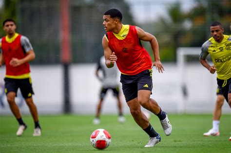 IGOR JESUS RECEBE MAIS UMA OPORTUNIDADE NO FLAMENGO E GANHA ELOGIOS DE