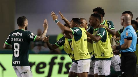 Resultados ajudam e Palmeiras termina rodada como líder pela primeira