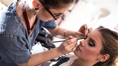 Día Internacional del Maquillador La Trocha Estación de noticias