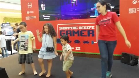 OSMILTON RAPHAELL E THÁBATTA DANÇANDO NA FEIRA DOS GAMES DO SHOPPING