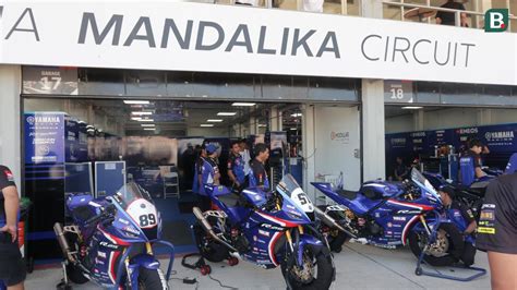 Mengintip Keseruan Garasi Yamaha Racing Team Pada Hari Pertama Asia