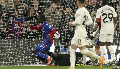 Foto Mudahnya Crystal Palace Menjebol Gawang Manchester United Andre