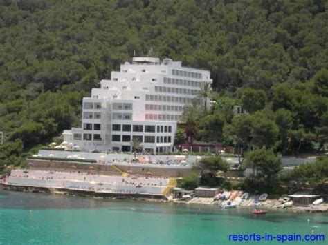 Cala Llonga Hotels Map & Cala Llonga Apartments Map, description ...