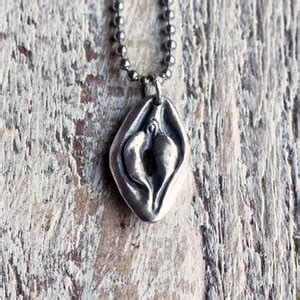 Vagina Pendant Reversible Mouth Vulva Yoni Pendant Feminist Symbol