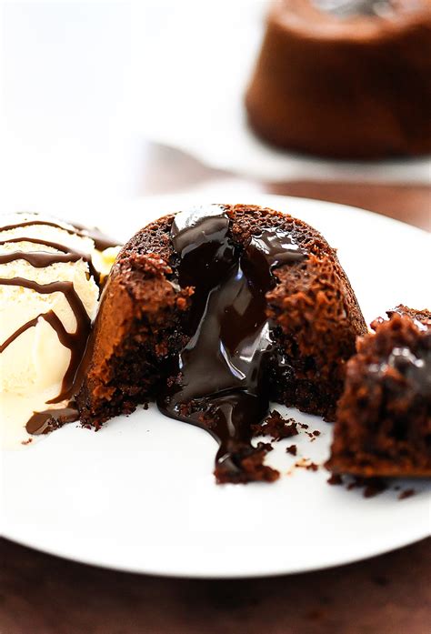 Easy Chocolate Molten Lava Cakes