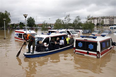 Las Inundaciones De Bosnia Y Serbia En Imágenes