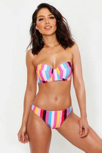 Jasmine Sanders Displays Her Washboard Abs In A Slinky Rainbow Bikini Daily Mail Online