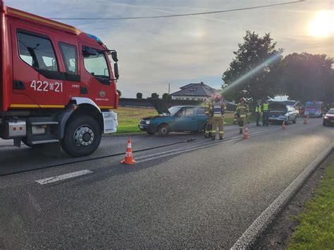 Zderzenie dwóch volkswagenów na drodze krajowej nr 40 w Pokrzywnicy