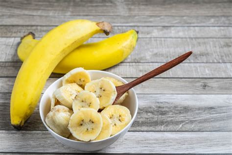 Pessoas diabetes também podem comer banana Nutricionista responde