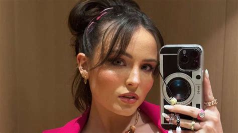 Larissa Manoela Surge Plena Em Selfies Ap S Pol Micas A M E