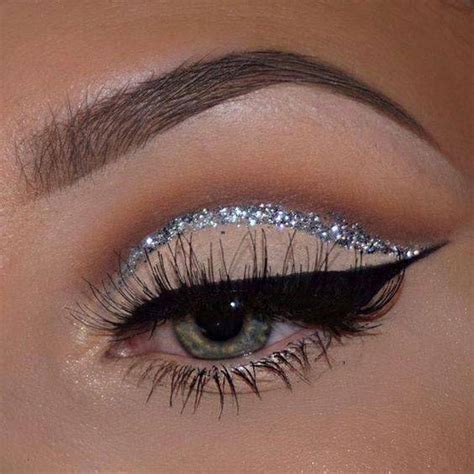 Maquillaje De Ojos Con Glitter Para Celebrar El Fin De Año